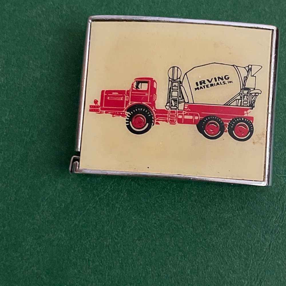 Vintage Barlow “Irving materials” Mini Tape measure